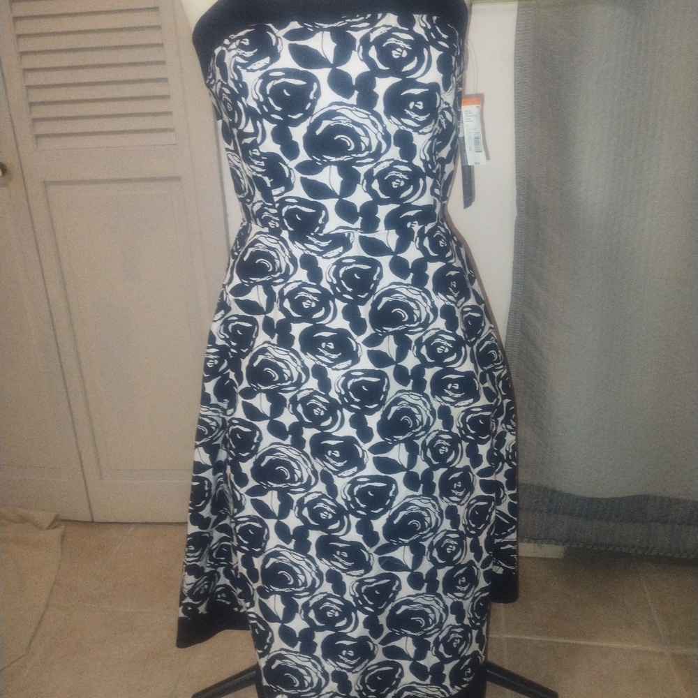 Karin Stevens Black and White Strapless Floral Dress